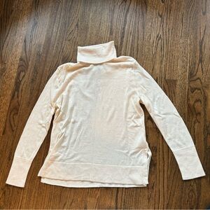 Banana Republic white/ivory washable merino wool turtleneck women’s size medium